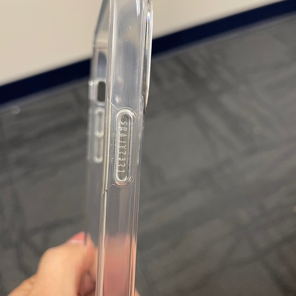 Speck iphone12 pro clear case - Picture 3 of 4